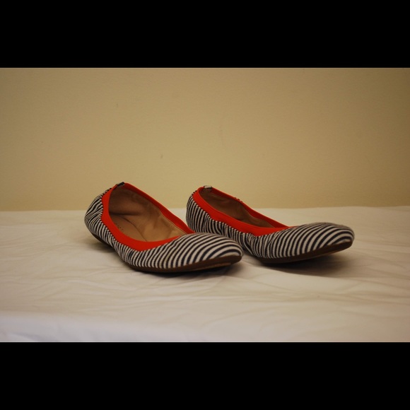 BCBG Ballet Flats - Picture 2 of 5